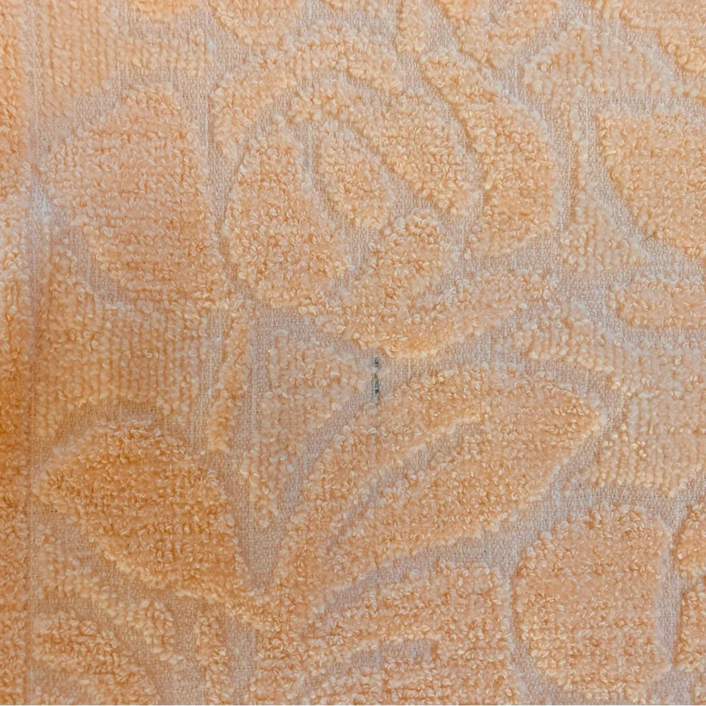 Peach/Melon embroidered Bath Towel & Wash Cloth with Metallic Embroidery
